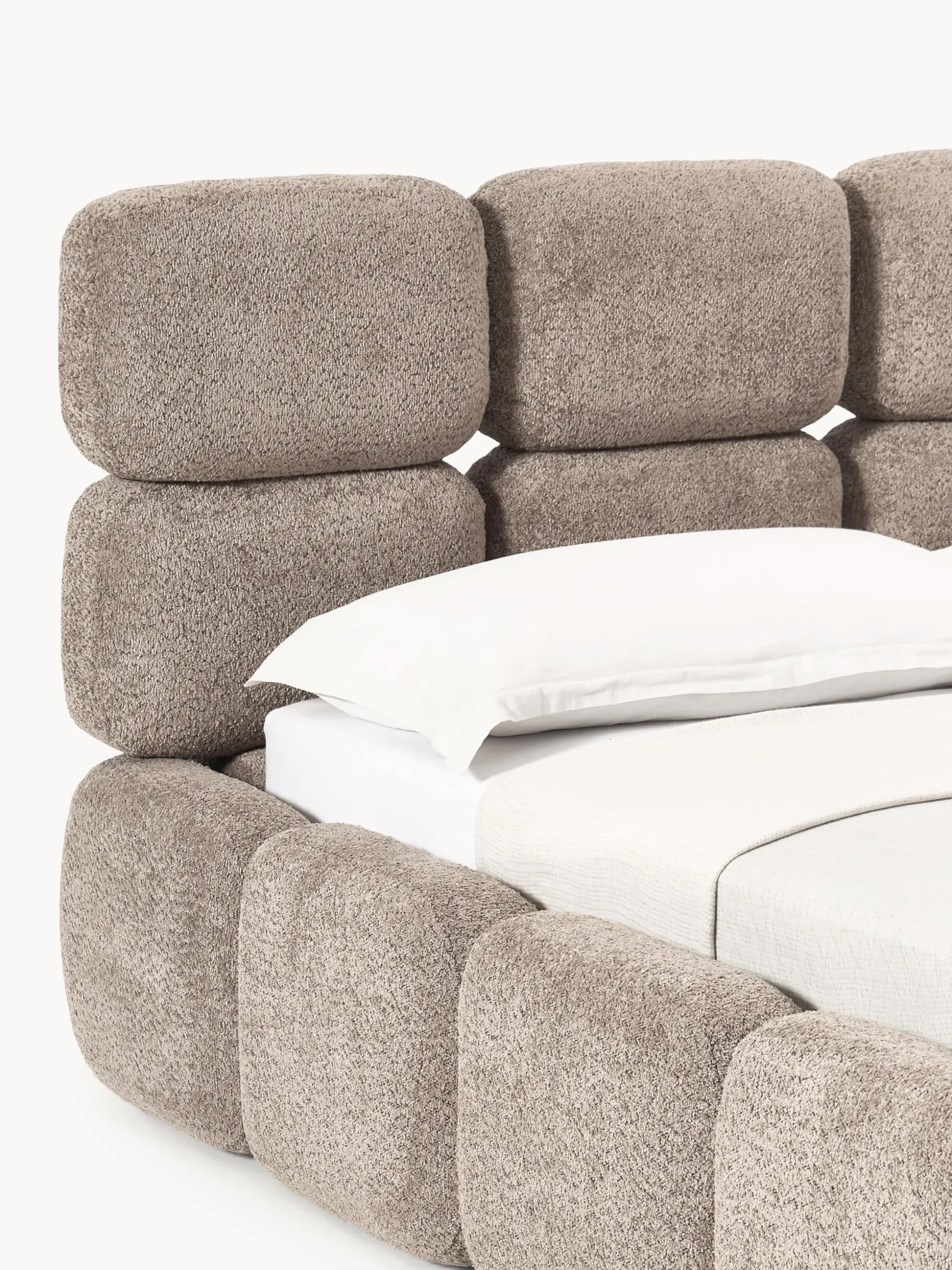 Letto imbottito in teddy bouclé con spazio contenitore aggiuntivo Tayla