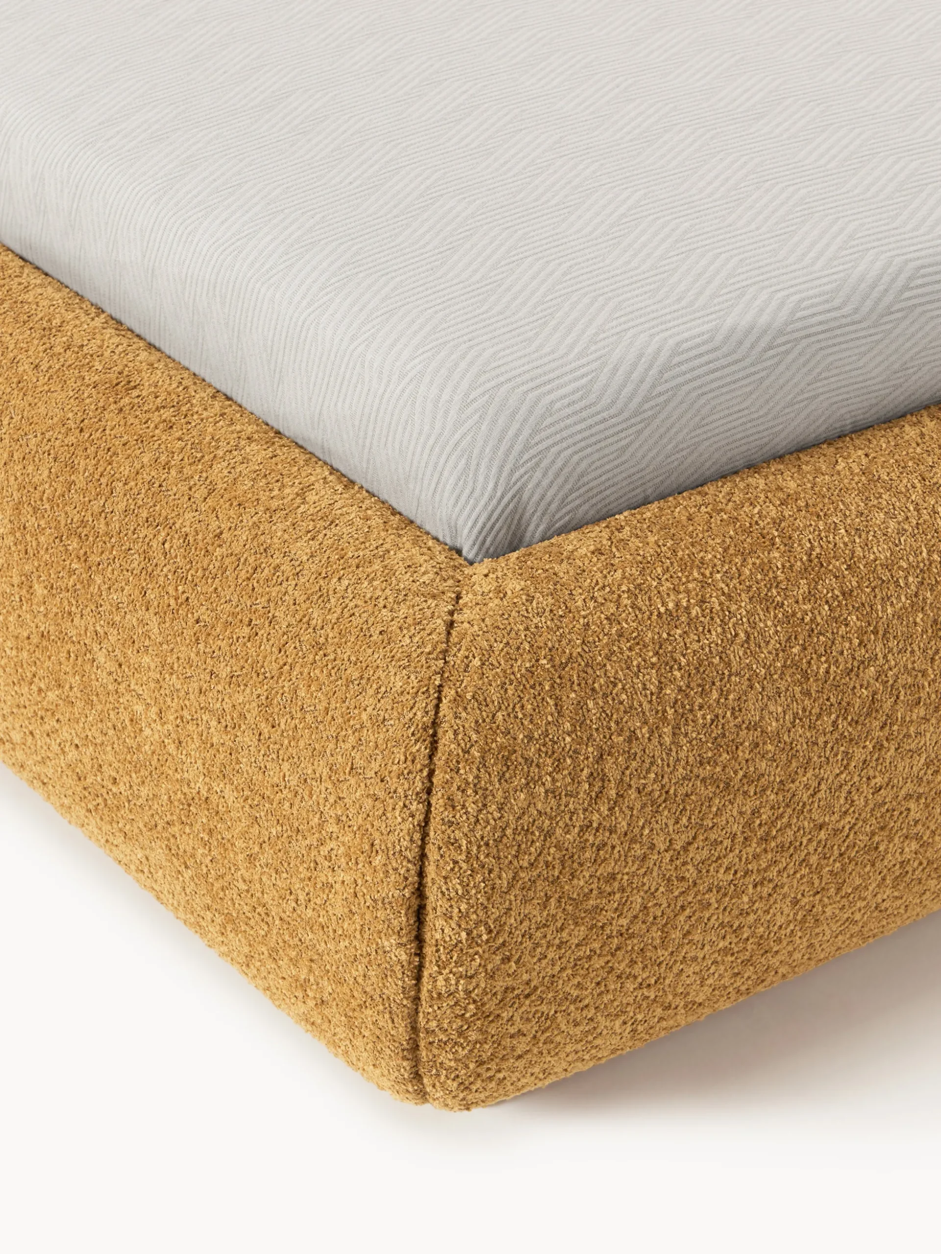 Letto imbottito in teddy bouclé con contenitore Alba