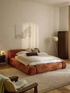 Letto imbottito in teddy bouclé Wolke