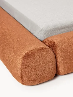 Letto imbottito in teddy bouclé con contenitore Wolke