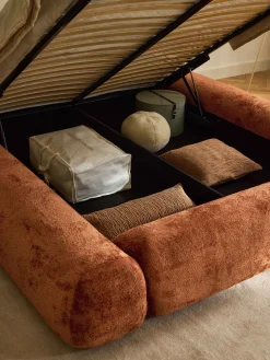 Letto imbottito in teddy bouclé con contenitore Wolke