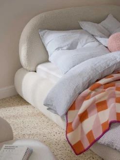 Letto imbottito in teddy Alba