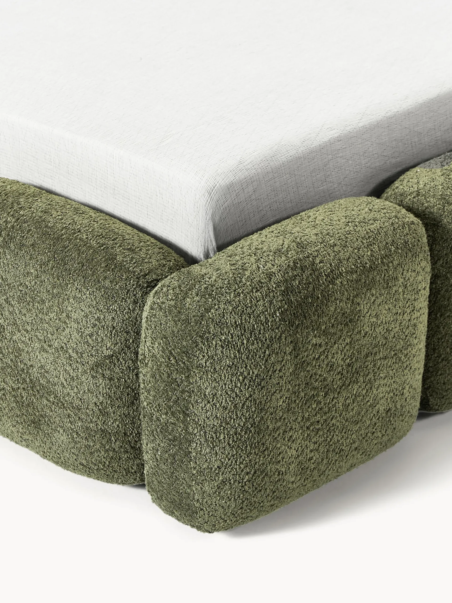 Letto imbottito in teddy bouclé con spazio contenitore aggiuntivo Tayla