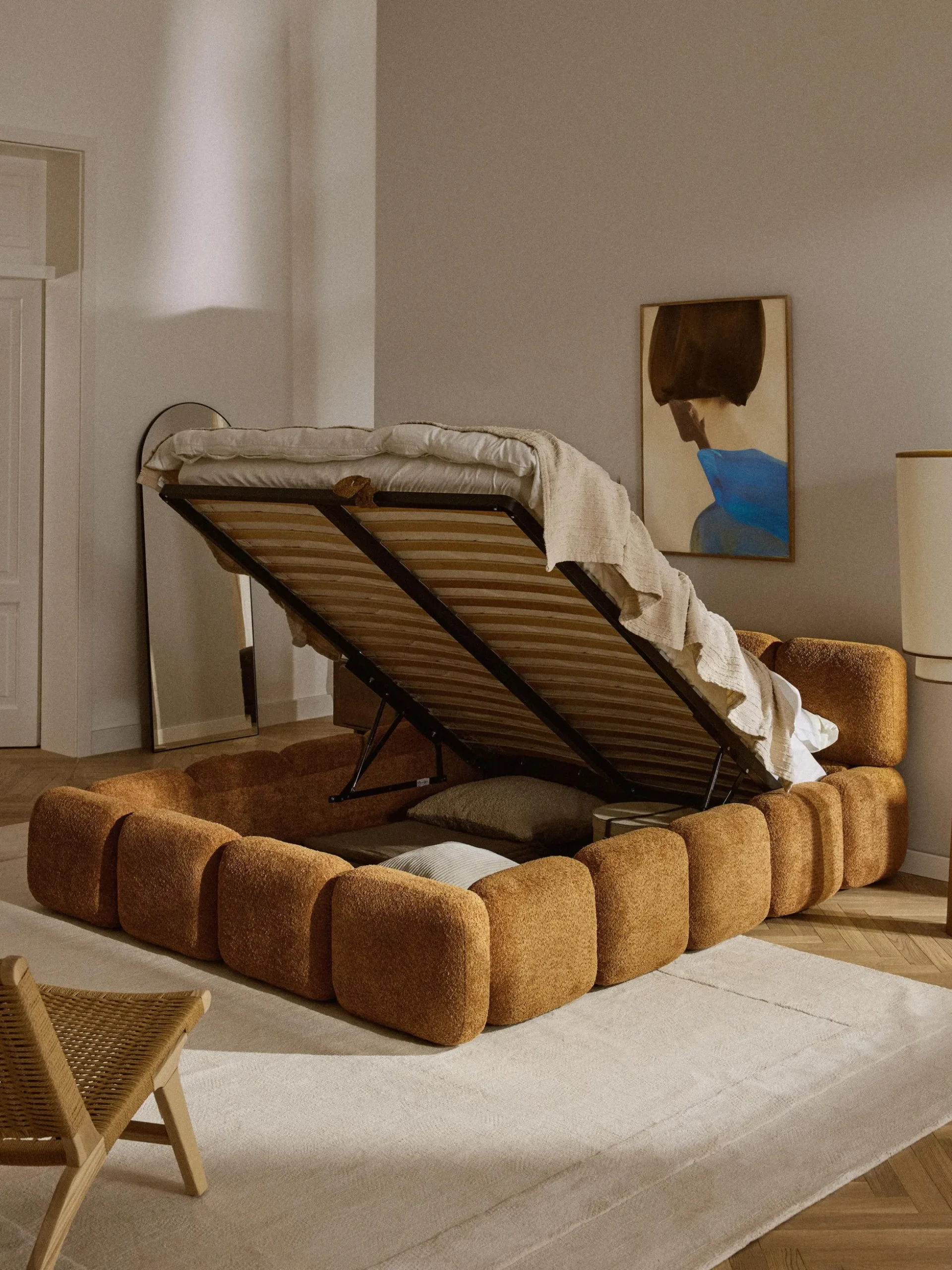Letto imbottito in teddy-bouclé con spazio contenitore aggiuntivo Tayla