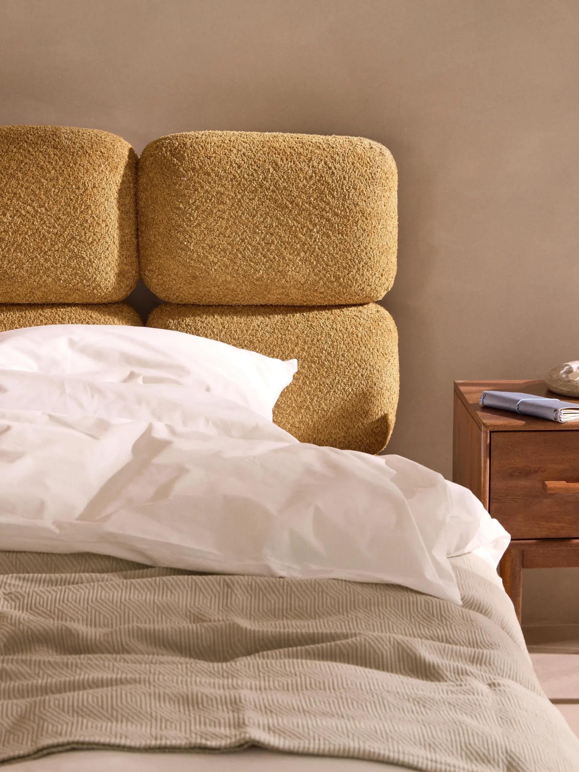 Letto imbottito in teddy-bouclé Tayla