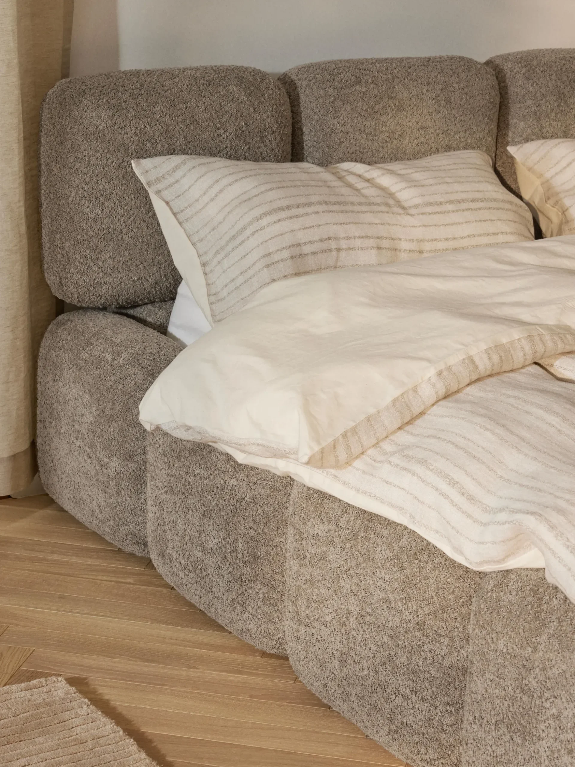 Letto imbottito in teddy-bouclé Tayla