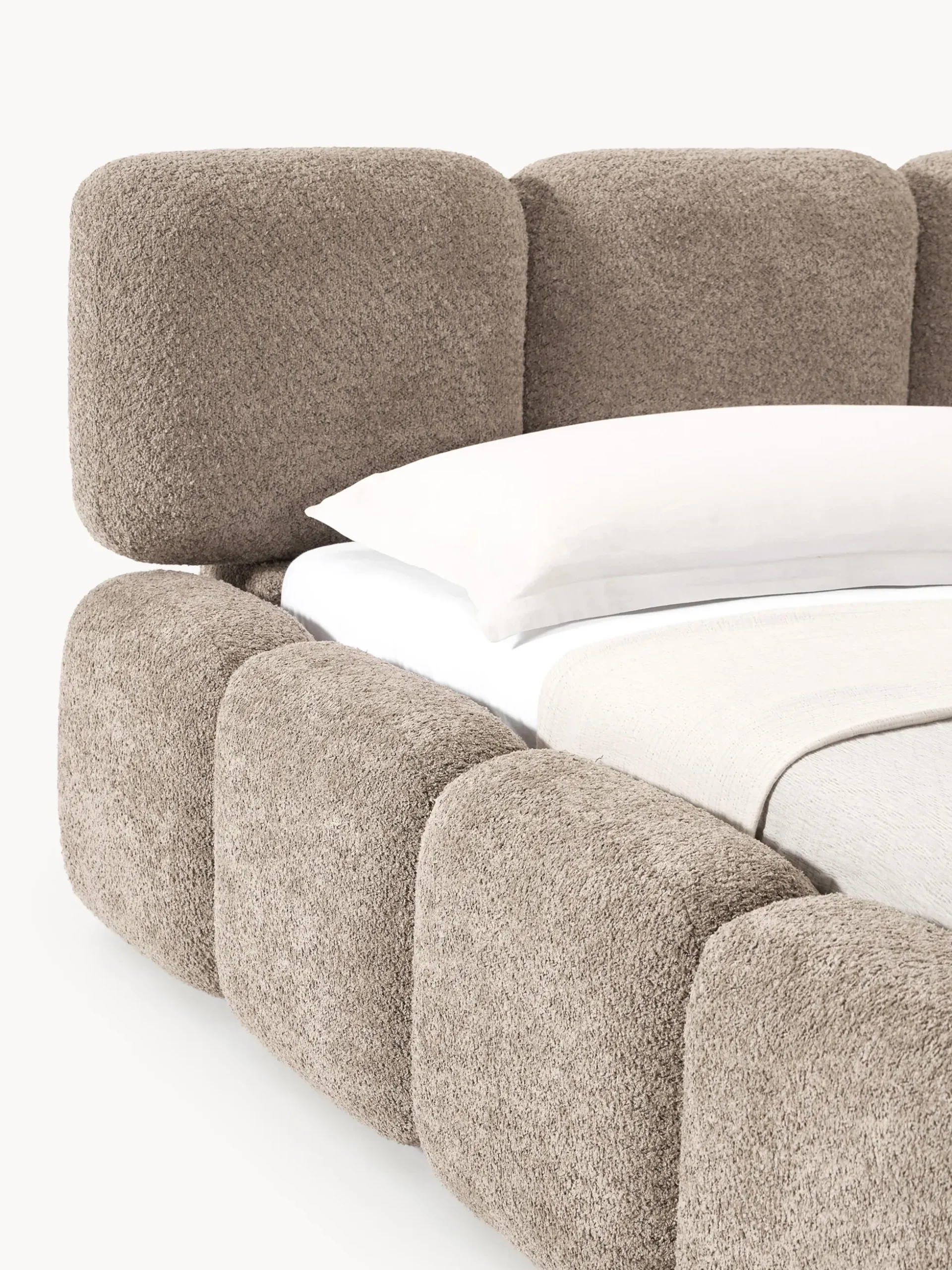 Letto imbottito in teddy-bouclé con spazio contenitore aggiuntivo Tayla