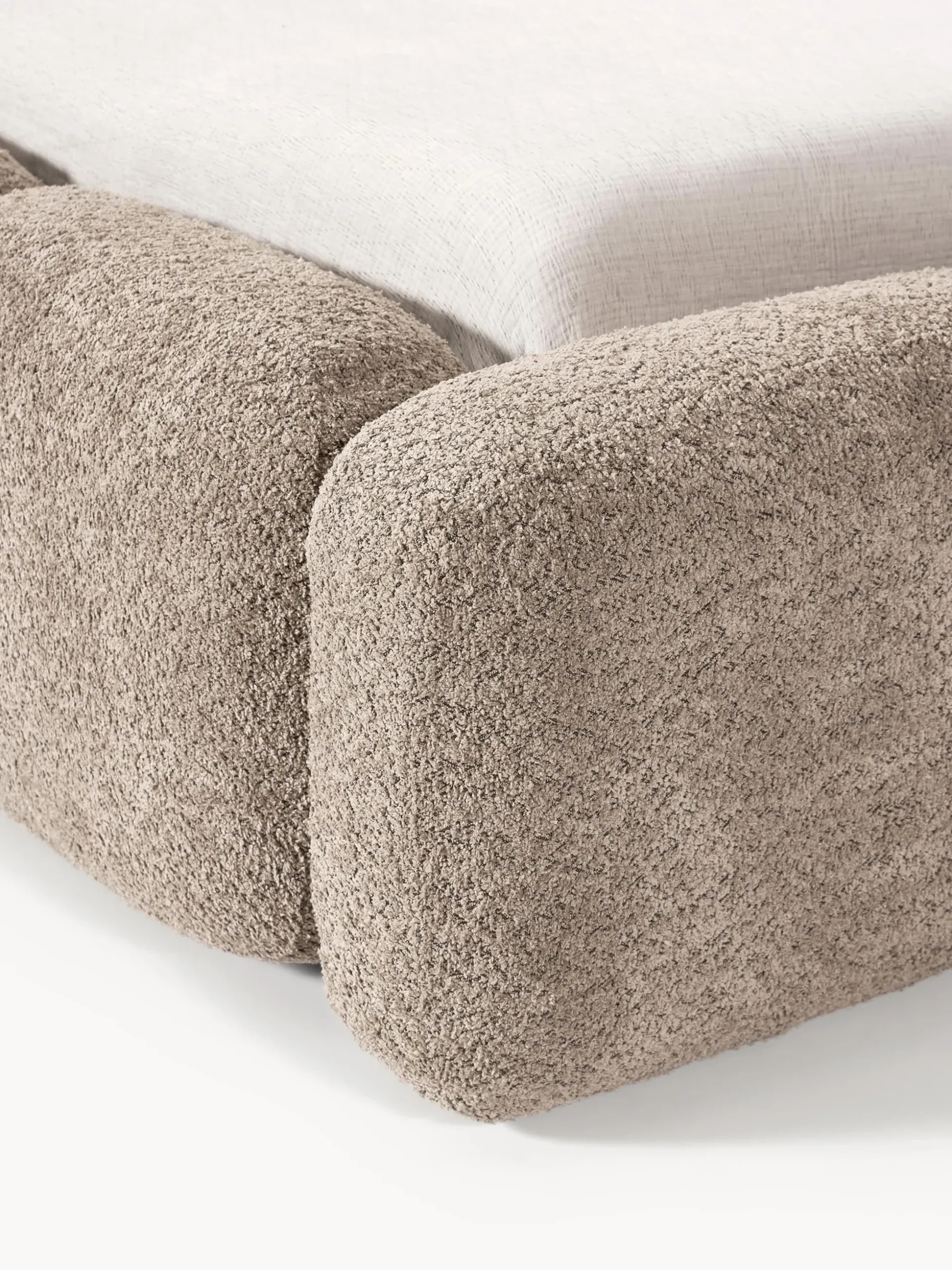 Letto imbottito in teddy-bouclé con spazio contenitore aggiuntivo Tayla