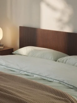 Letto in legno con cassetti e testiera Sato