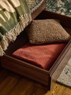 Letto in legno con cassetti Allow