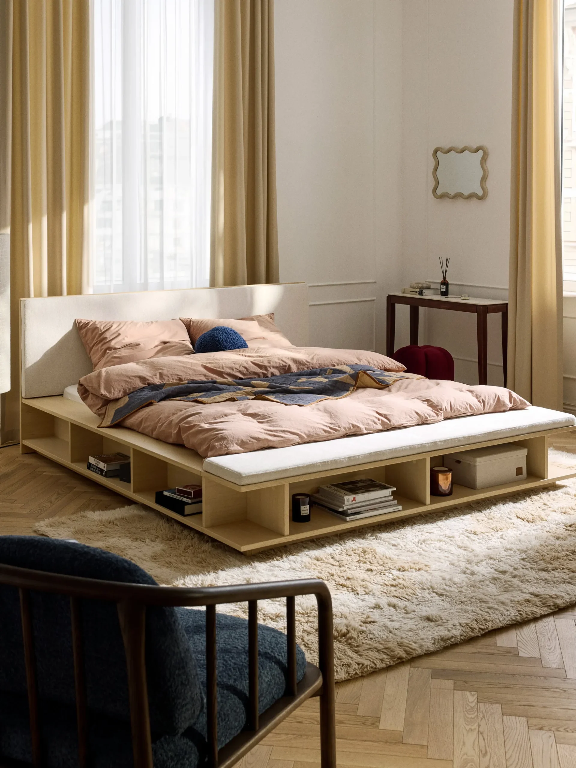 Letto in legno con panca e mensole laterali Clark