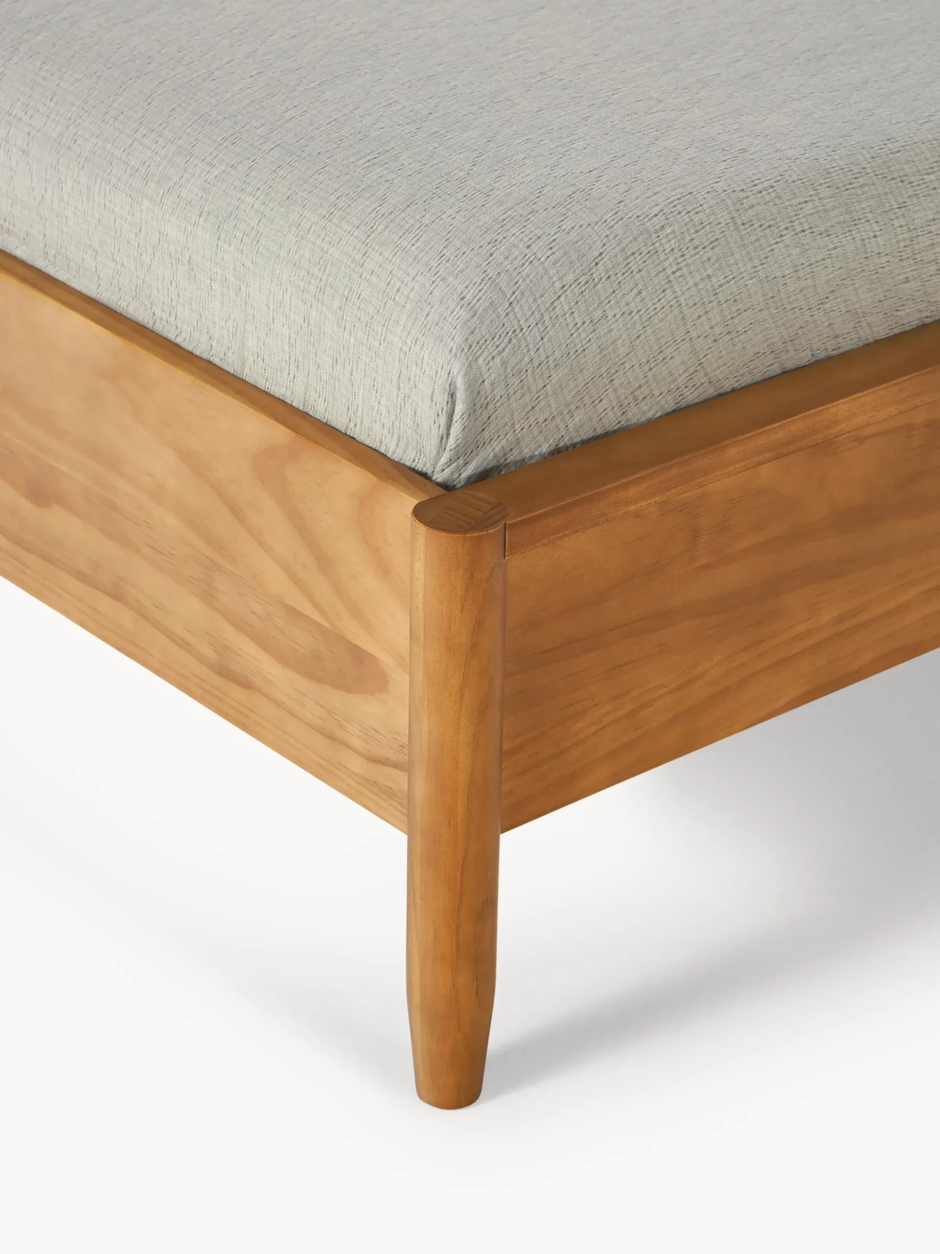 Letto in legno di pino con testiera Windsor