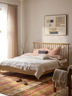 Letto in legno di pino con testiera Windsor