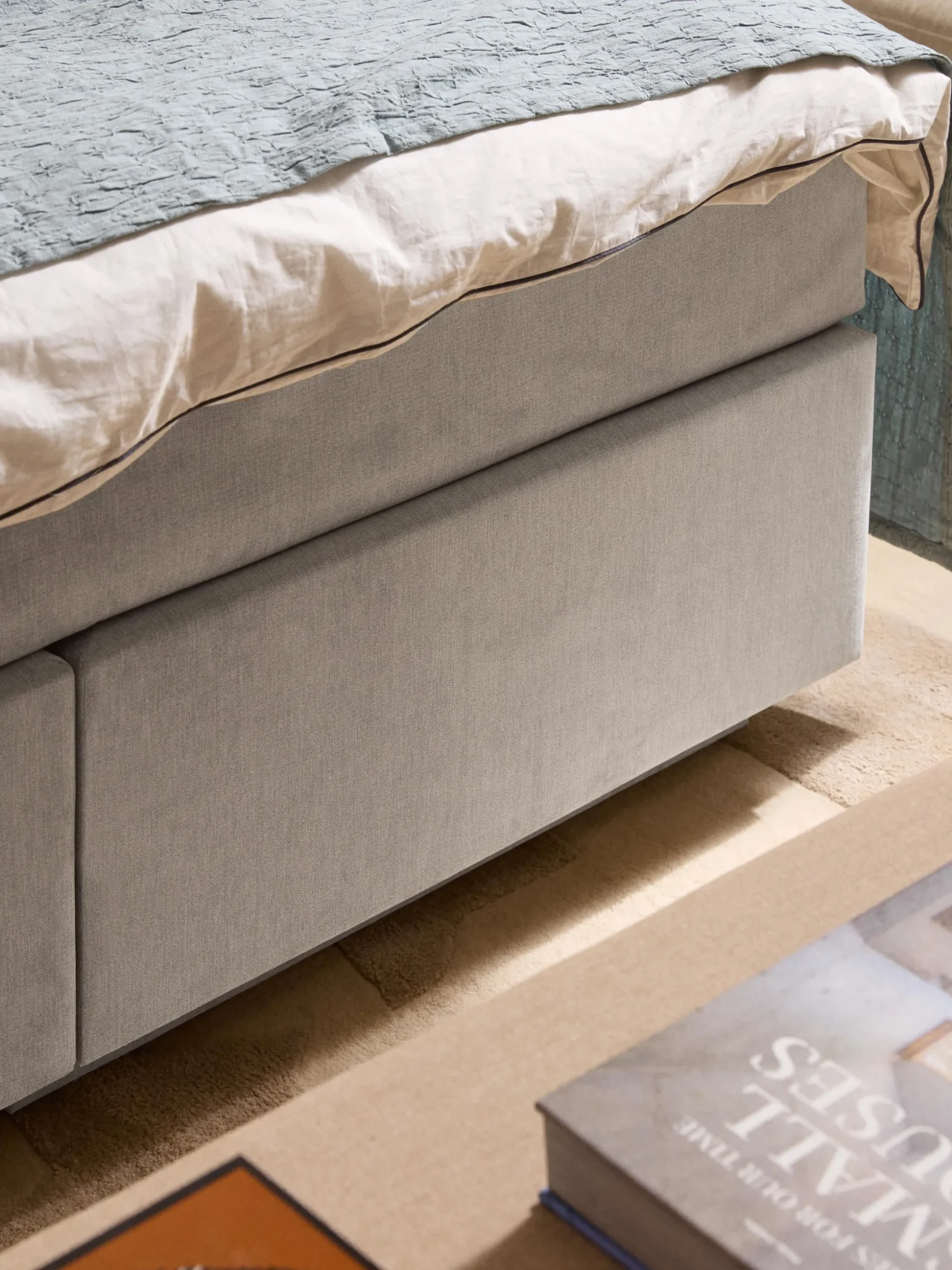 Letto boxspring con contenitore Oberon