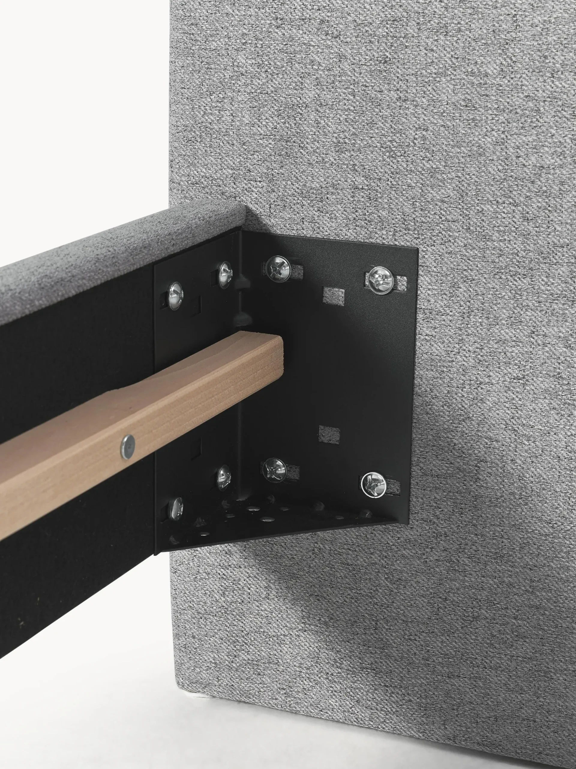 Letto imbottito con piedini in legno Giulia