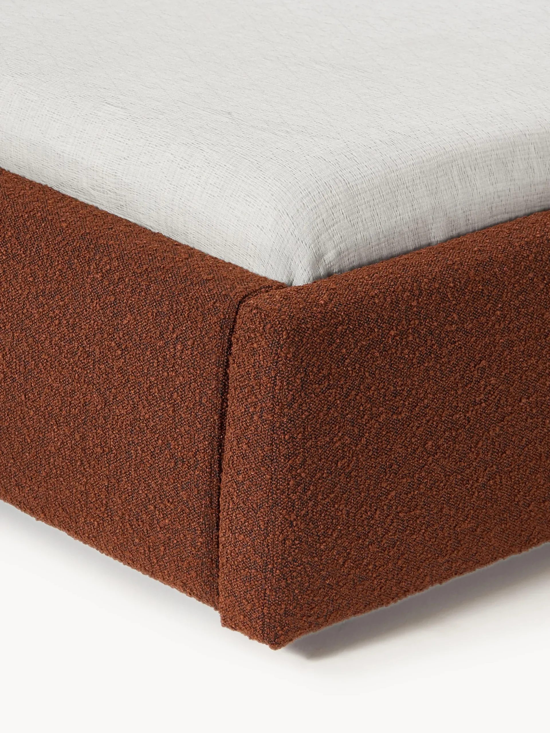 Letto imbottito in bouclé Cloud