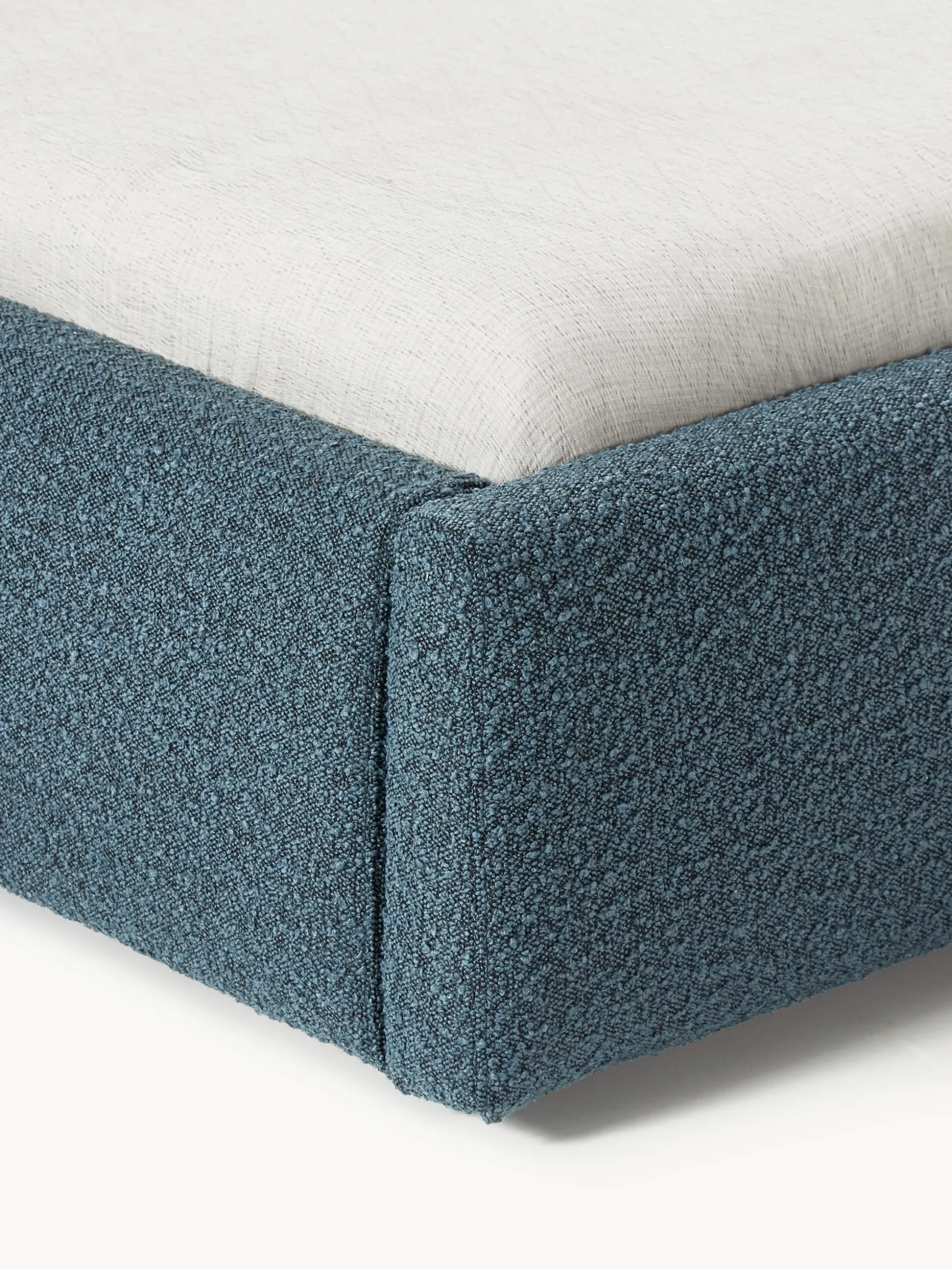 Letto imbottito in bouclé Cloud