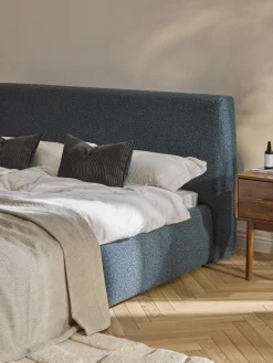 Letto imbottito in bouclé Cloud