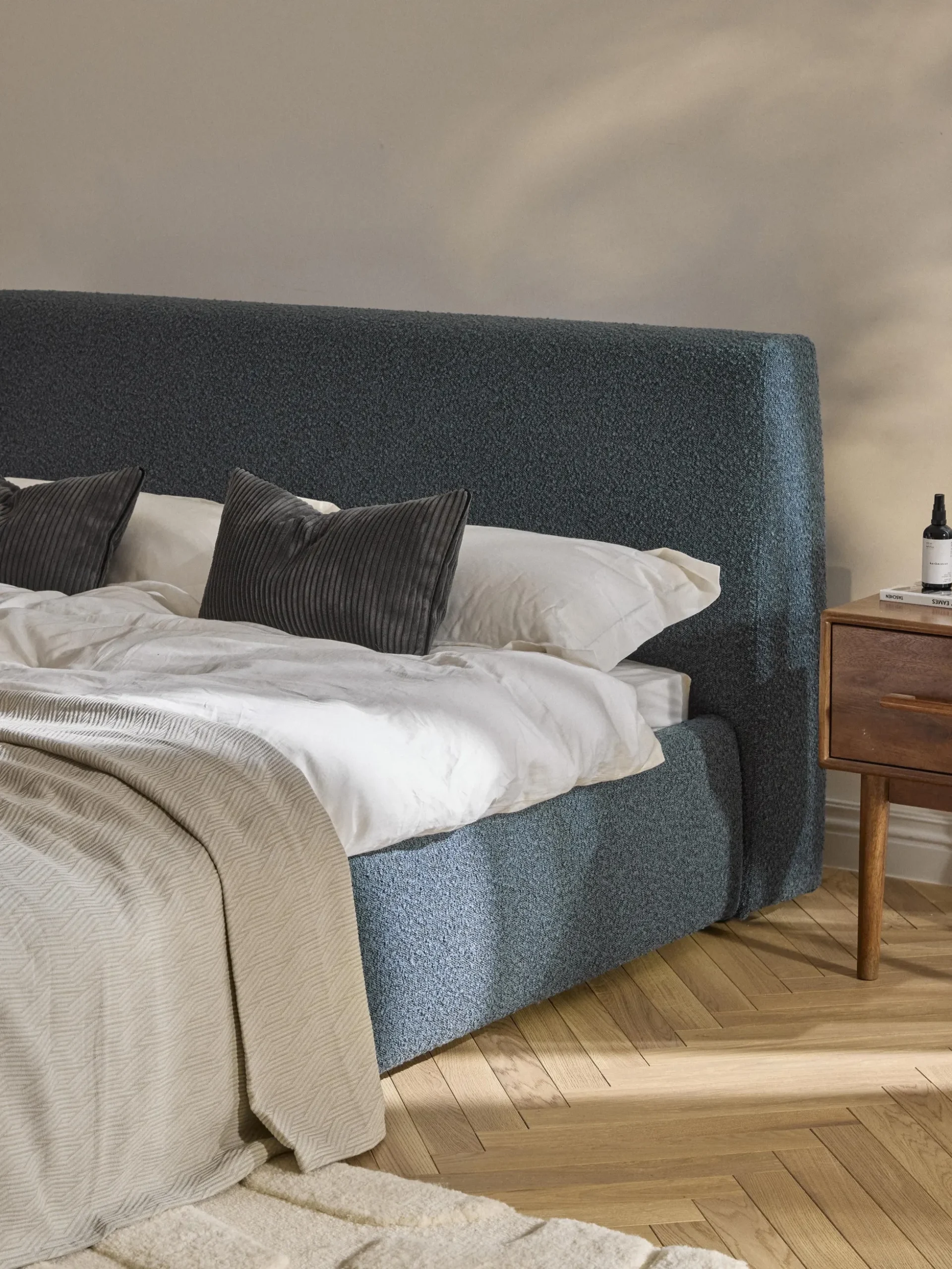 Letto imbottito in bouclé Cloud