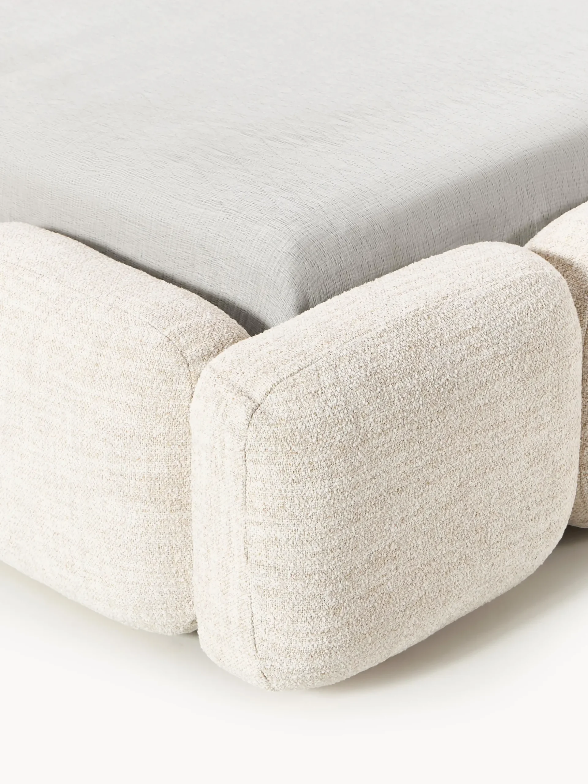 Letto imbottito in bouclé con contenitore Tayla