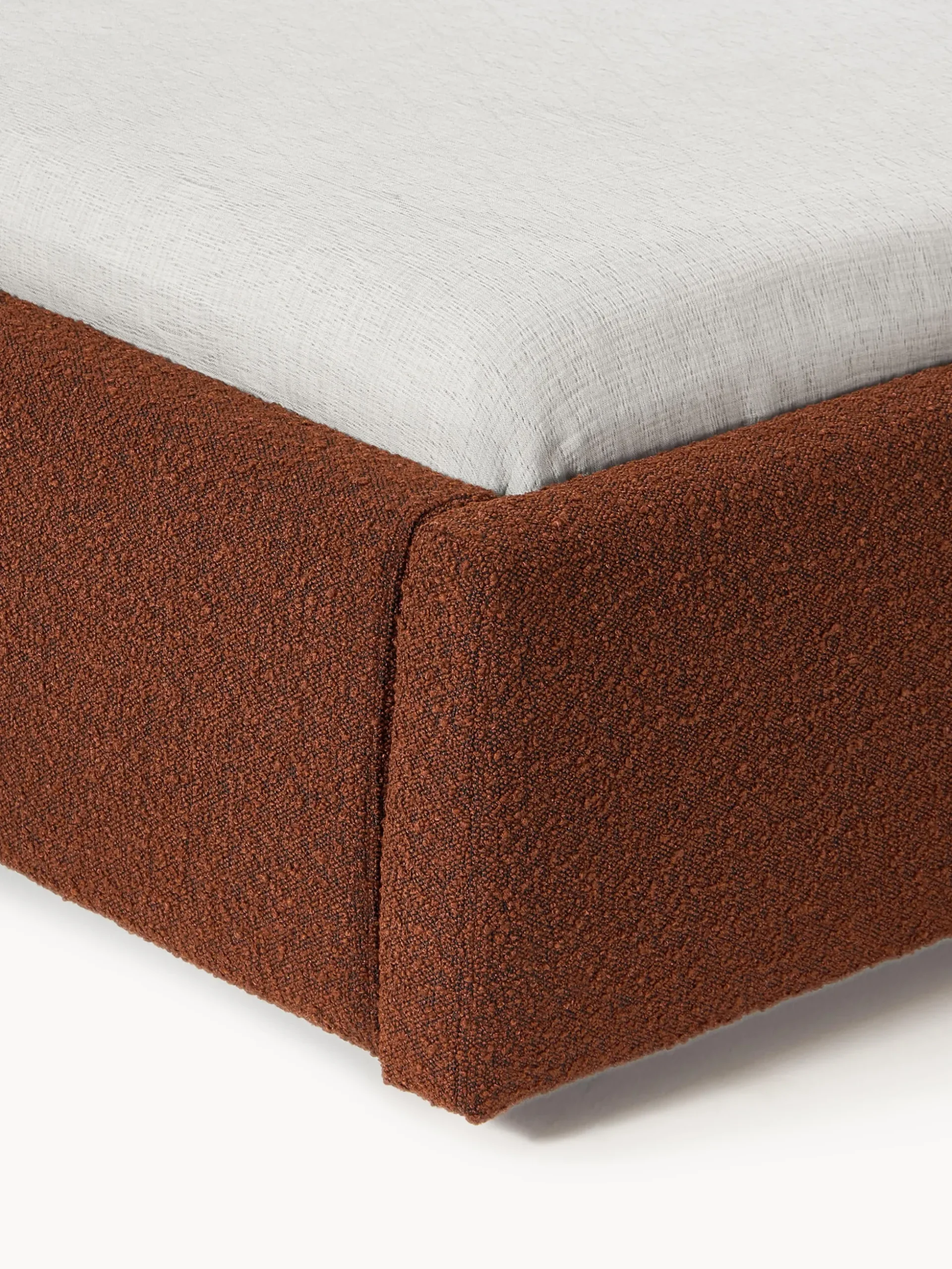 Letto imbottito in bouclé con contenitore Cloud