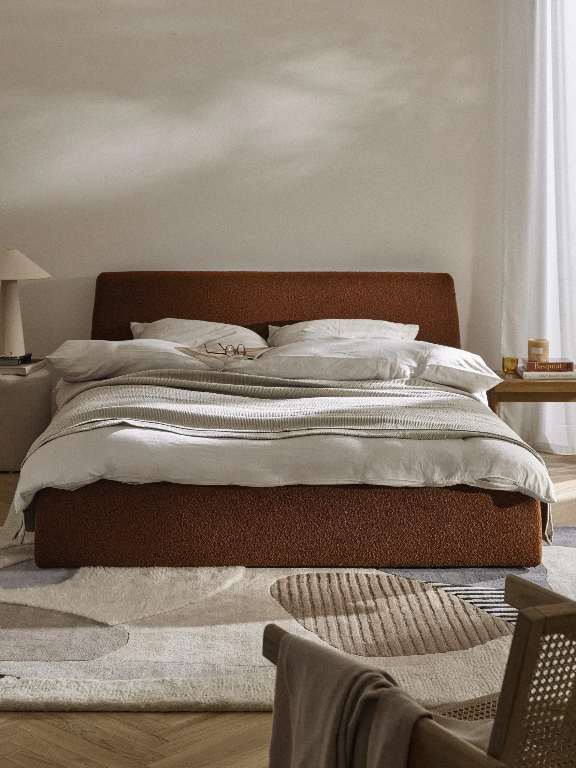 Letto imbottito in bouclé con contenitore Cloud