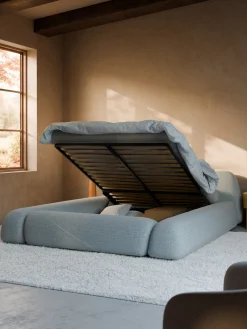 Letto imbottito in bouclé con contenitore Wolke