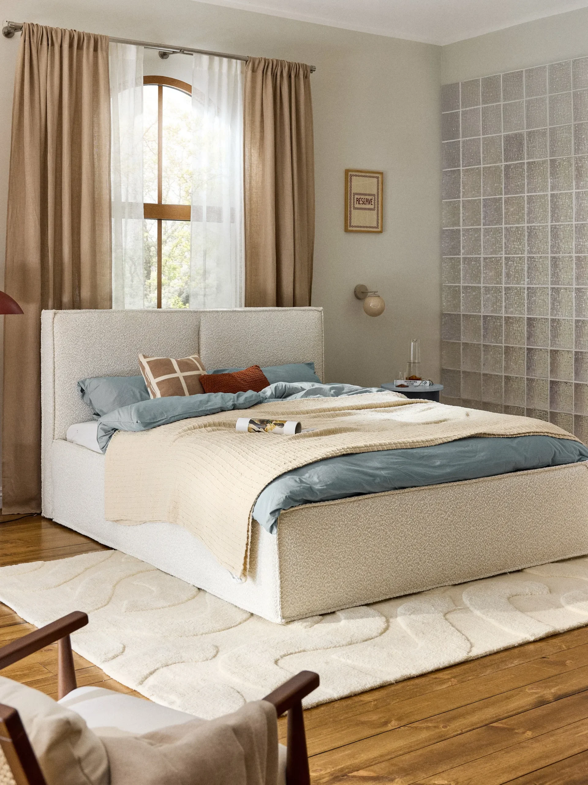 Letto imbottito in bouclé con contenitore Dream