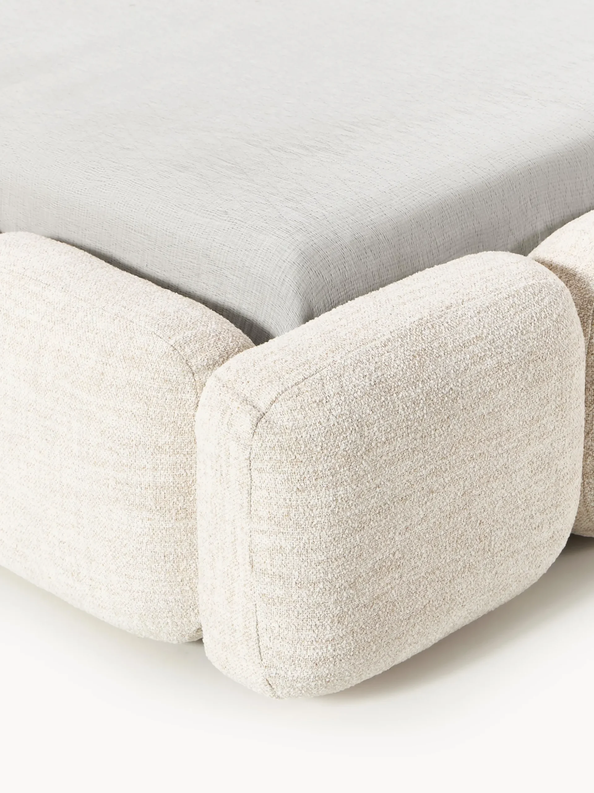 Letto imbottito in bouclé con contenitore Tayla