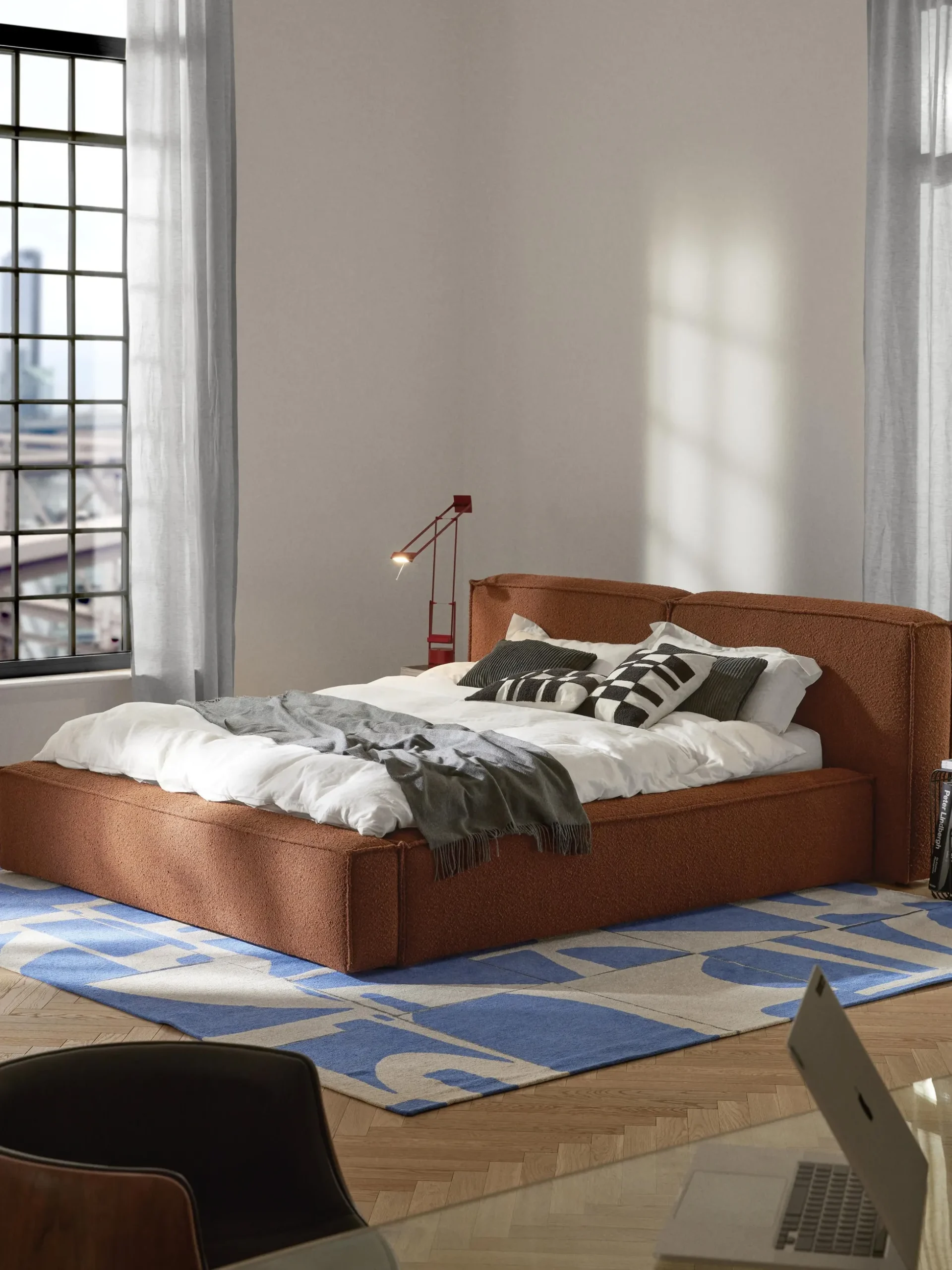Letto imbottito in bouclé con contenitore Lennon