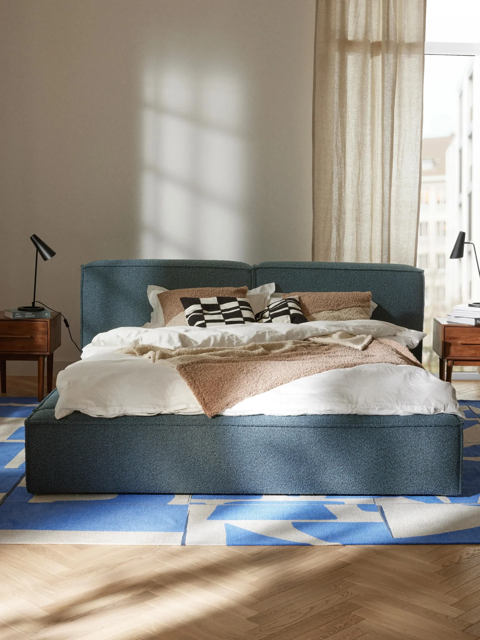 Letto imbottito in bouclé con contenitore Lennon
