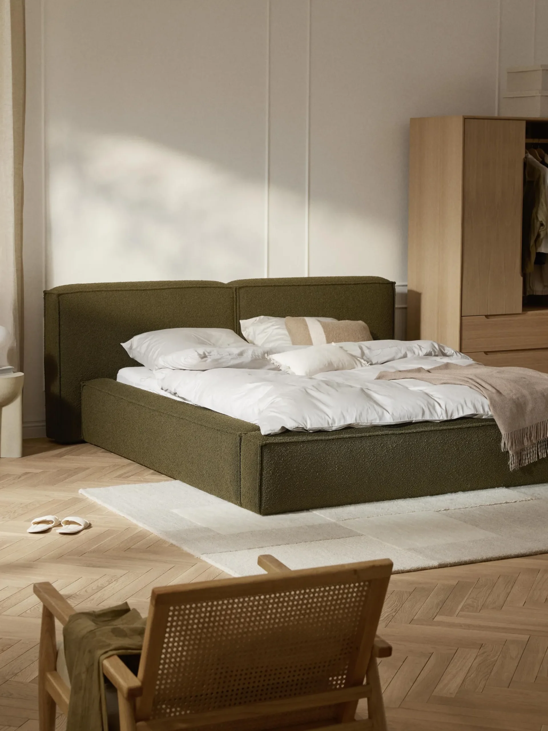 Letto imbottito in bouclé con contenitore Lennon