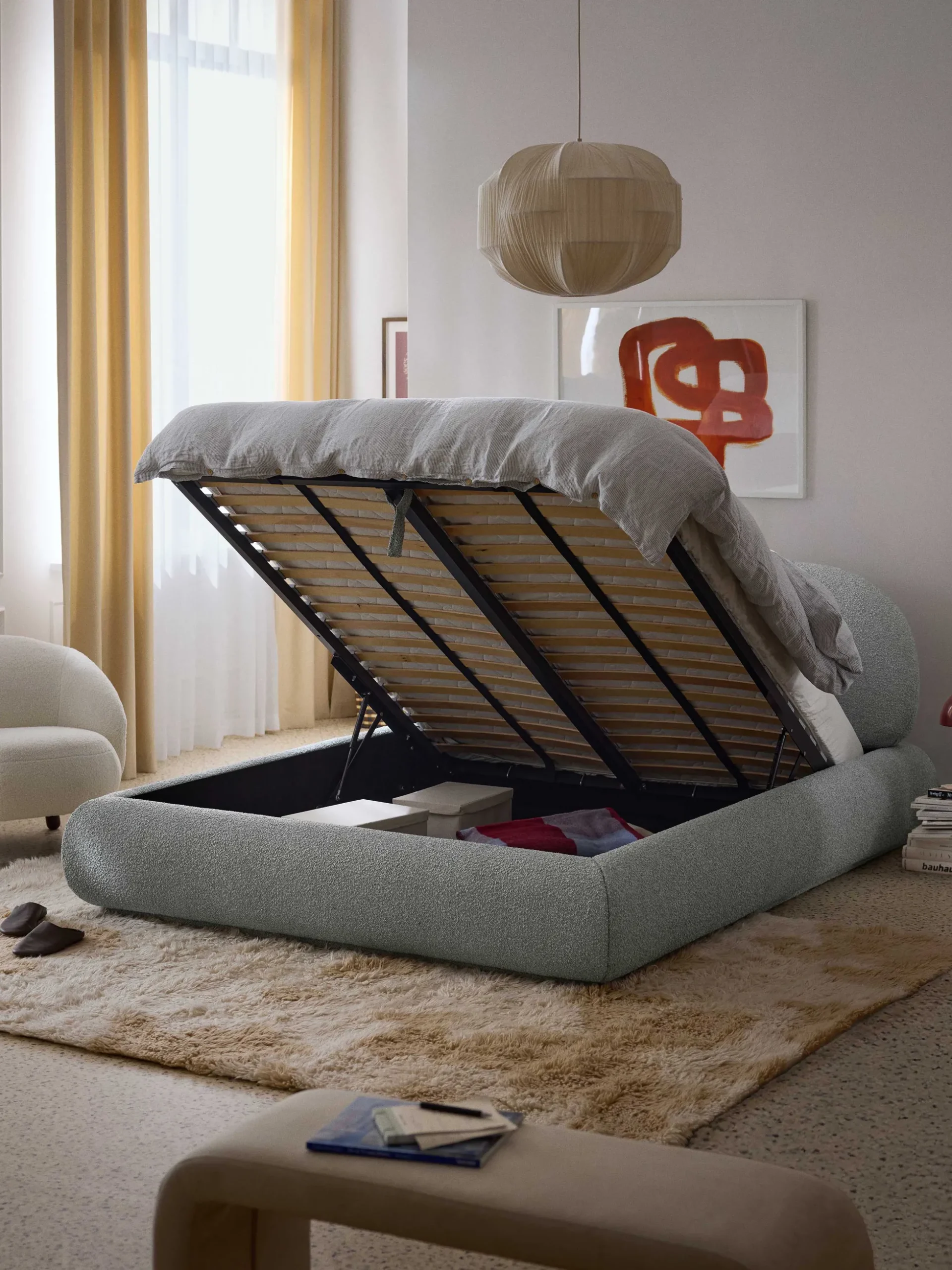 Letto imbottito in bouclé con contenitore Alba