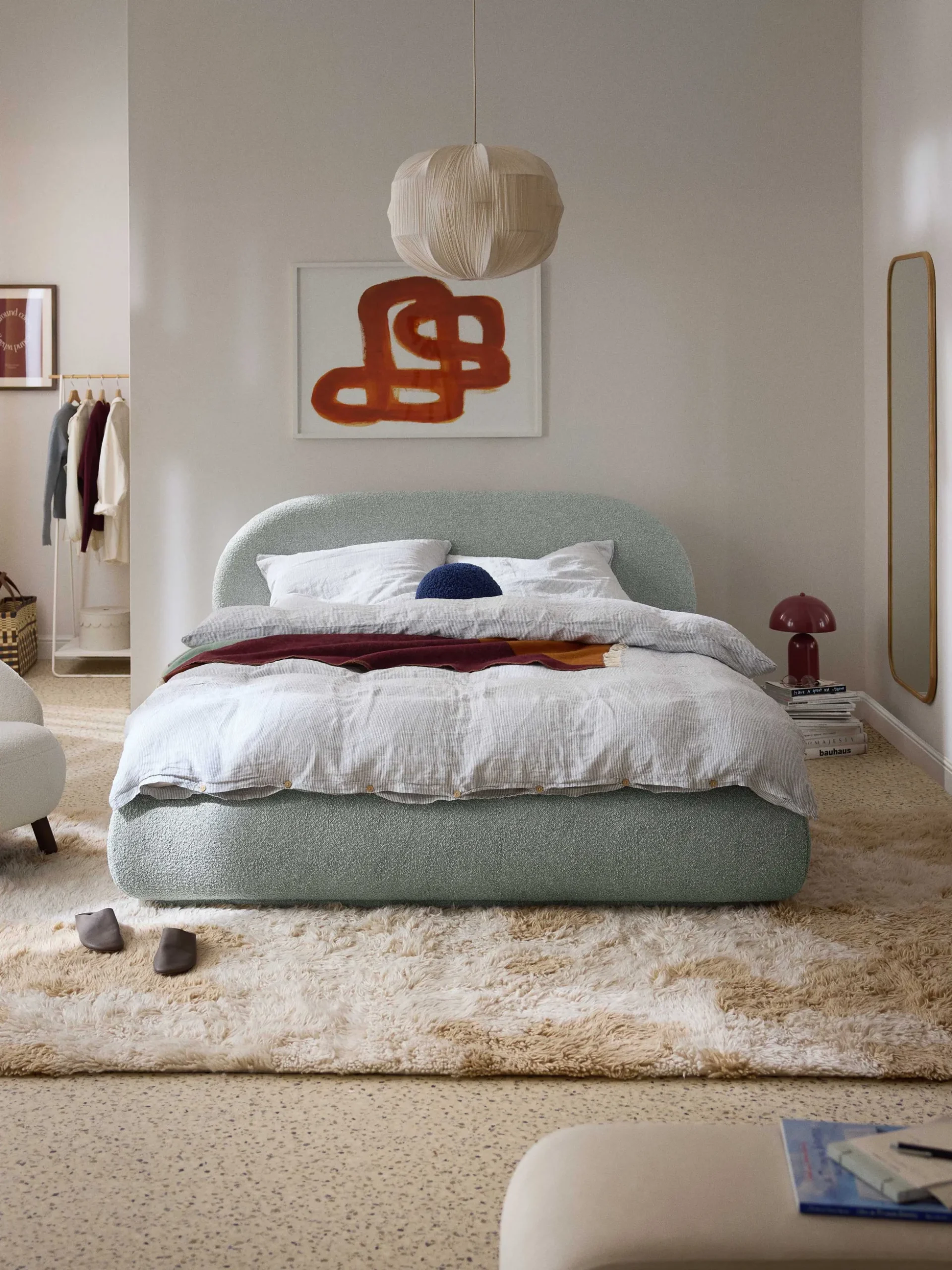 Letto imbottito in bouclé con contenitore Alba