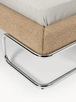Letto imbottito in bouclé con gambe in metallo Olina