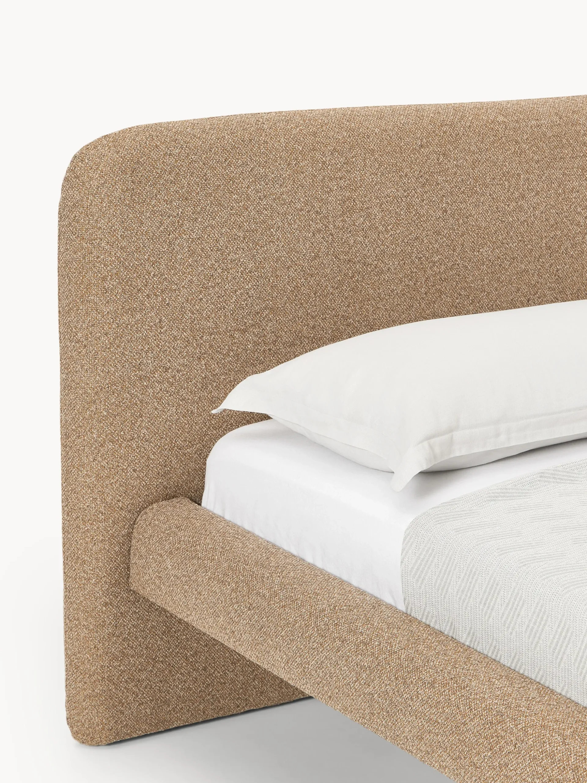 Letto imbottito in bouclé con gambe in metallo Olina