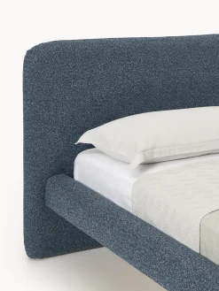 Letto imbottito in bouclé con gambe in metallo Olina