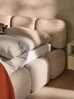 Letto imbottito in bouclé Tayla