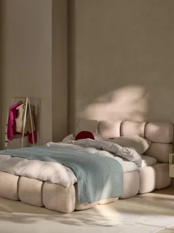 Letto imbottito in bouclé Tayla