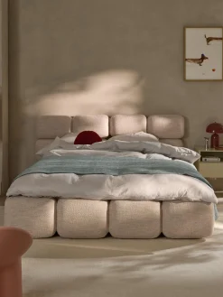 Letto imbottito in bouclé Tayla