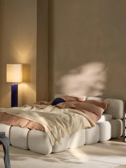 Letto imbottito in bouclé Tayla