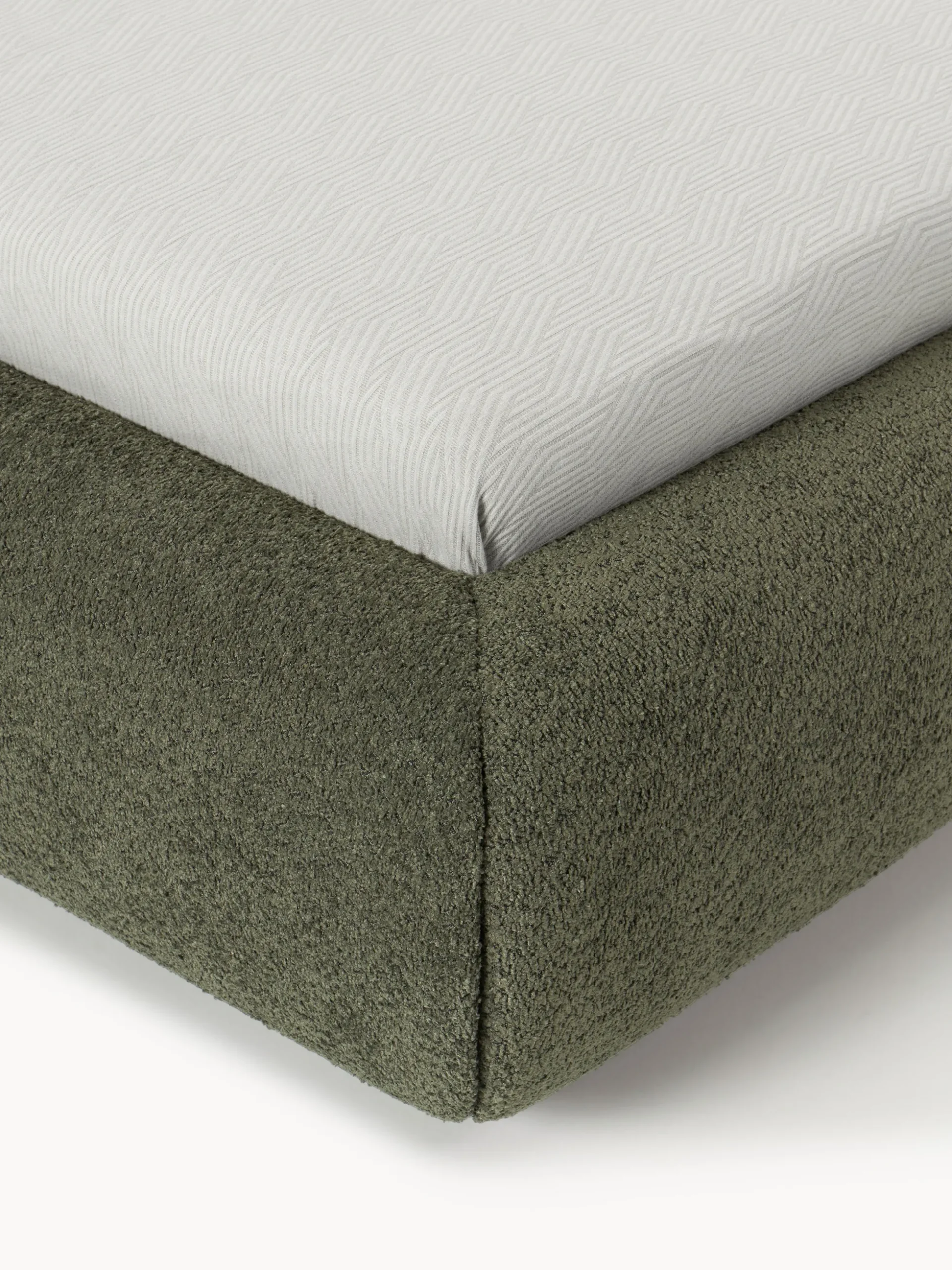 Letto imbottito in teddy bouclé con contenitore Alba