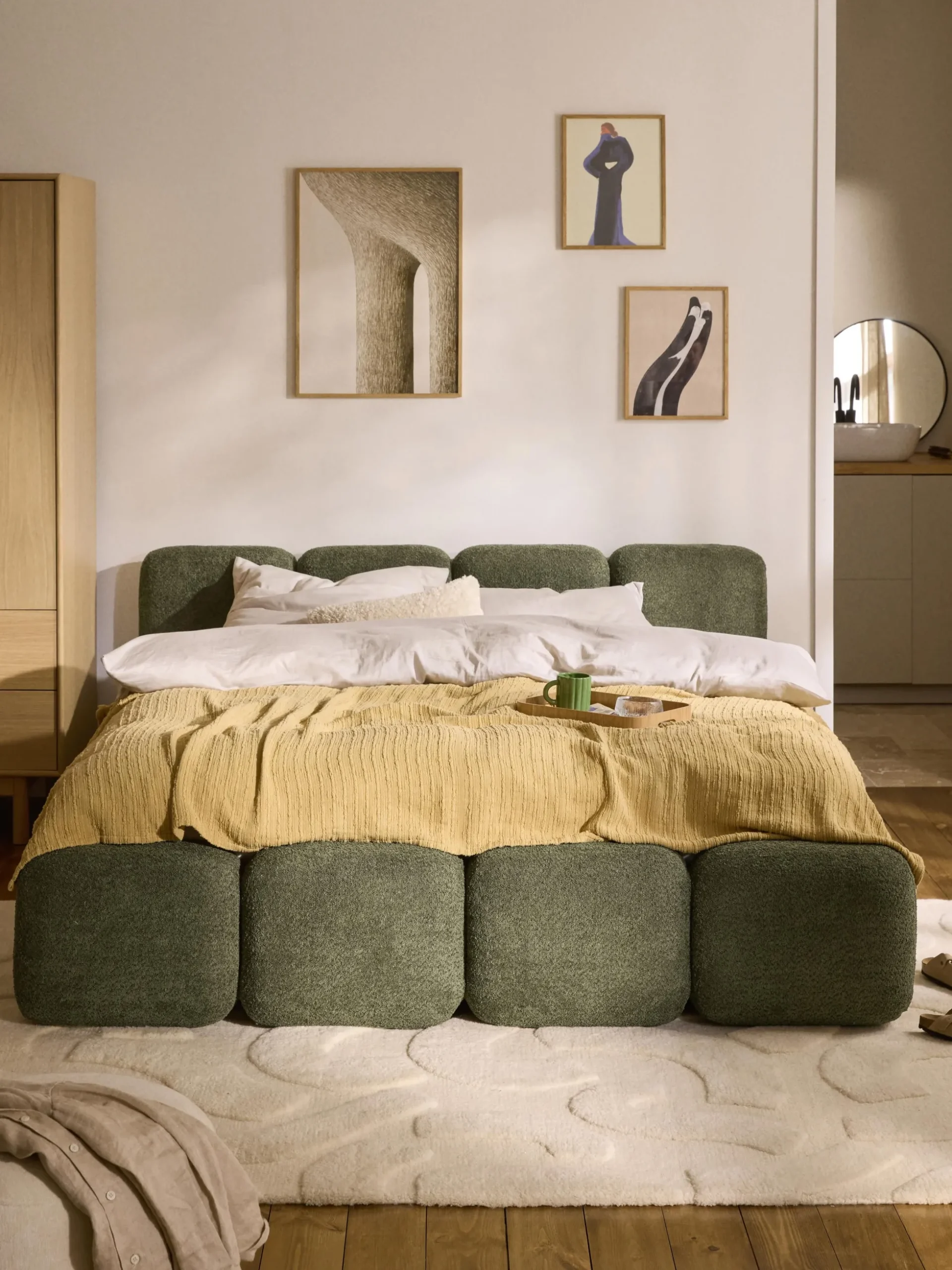 Letto imbottito in teddy-bouclé con spazio contenitore aggiuntivo Tayla