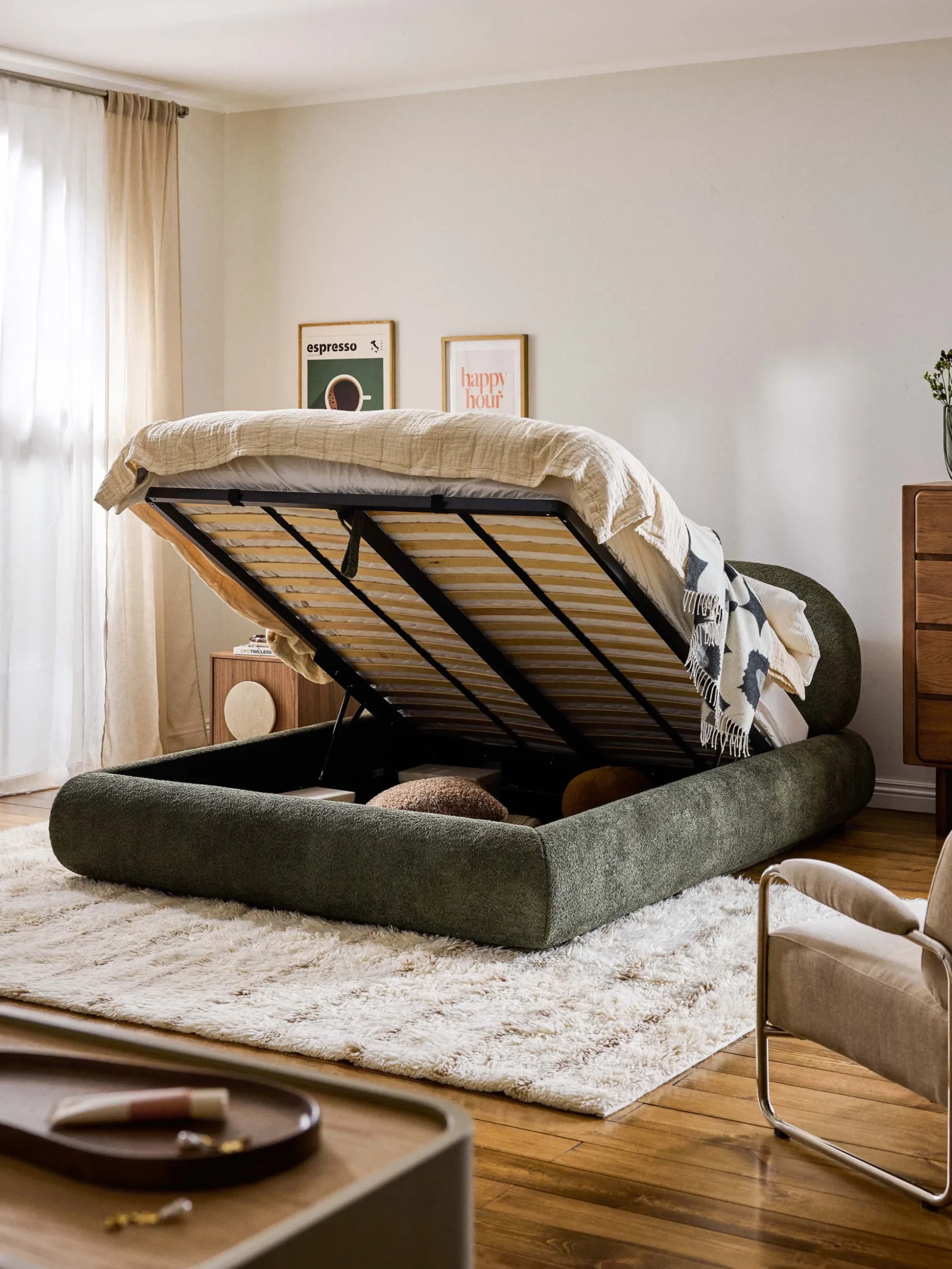 Letto imbottito in teddy bouclé con contenitore Alba