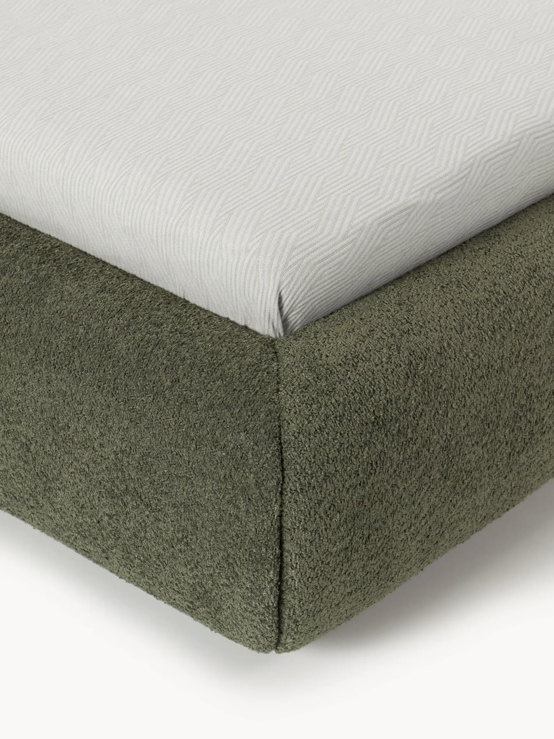 Letto imbottito in teddy bouclé con contenitore Alba
