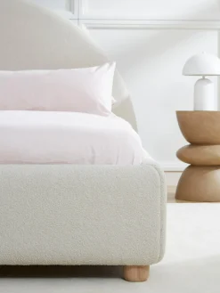 Letto imbottito in teddy Ebba