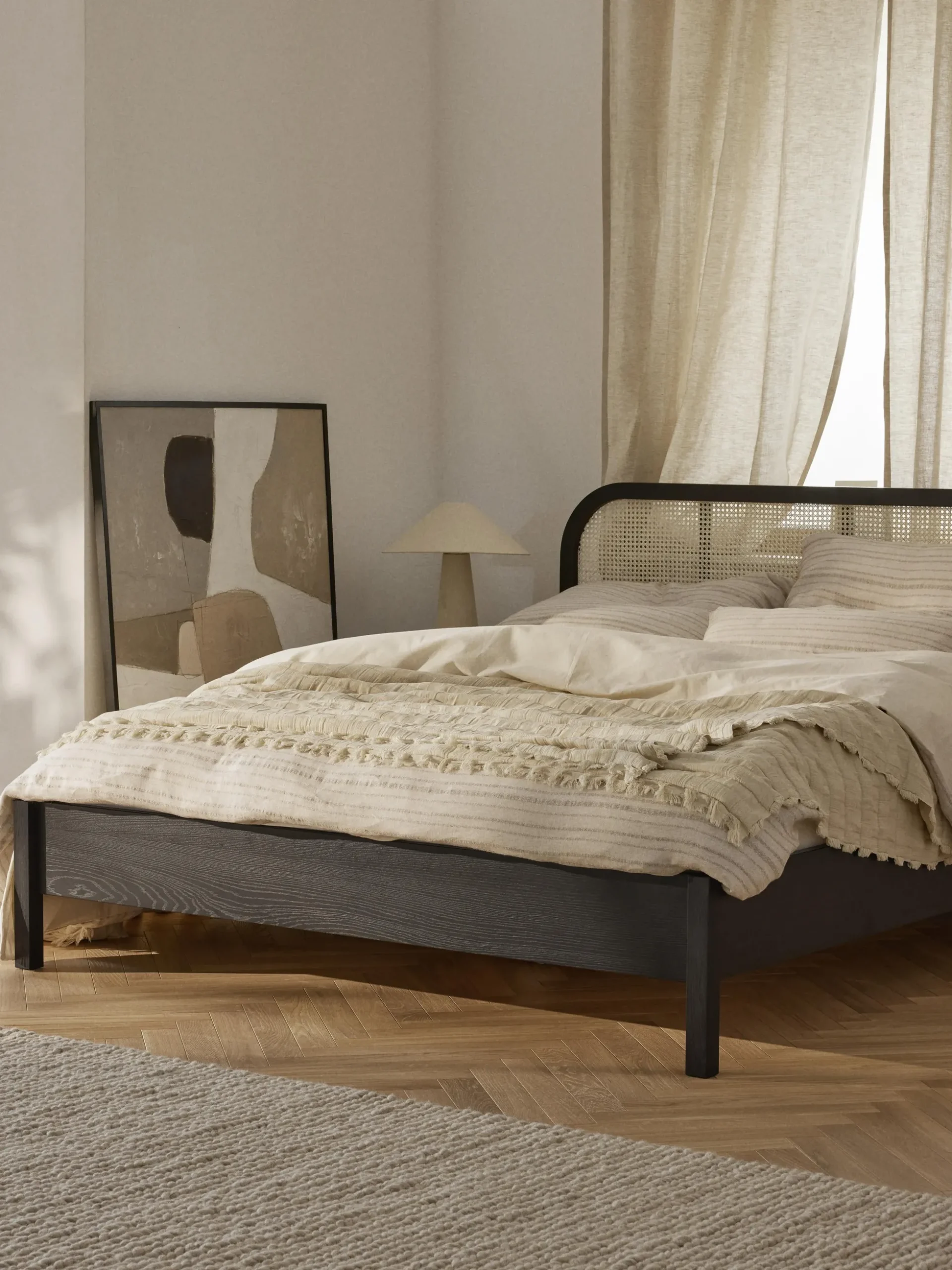 Letto in legno con testiera in vimini Jones