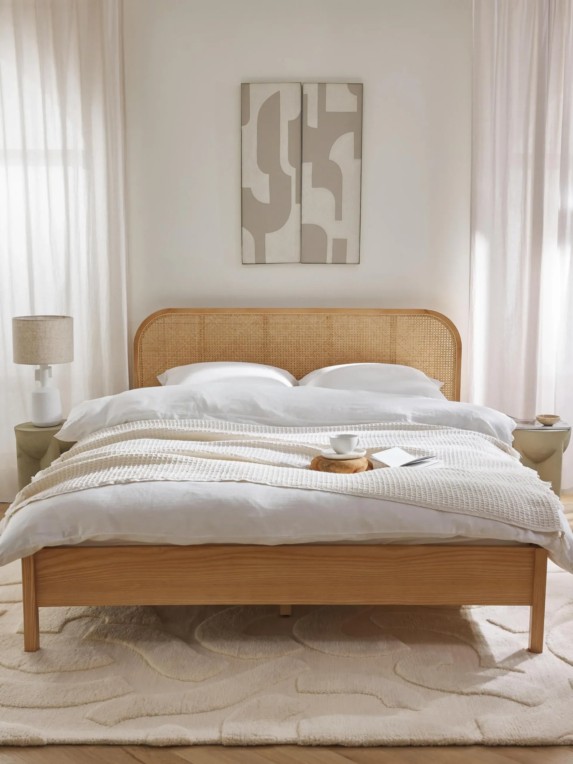 Letto in legno con testiera in vimini Jones