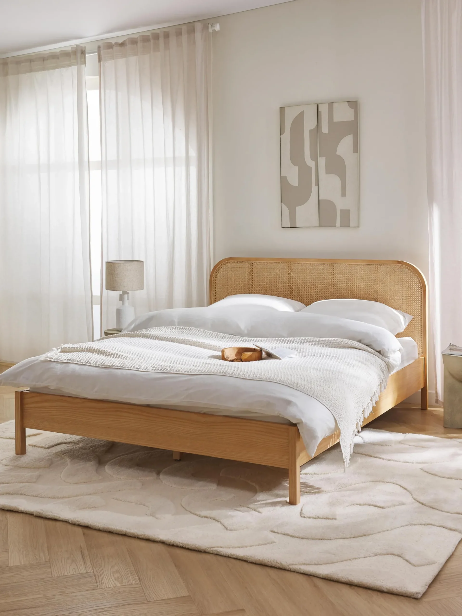 Letto in legno con testiera in vimini Jones