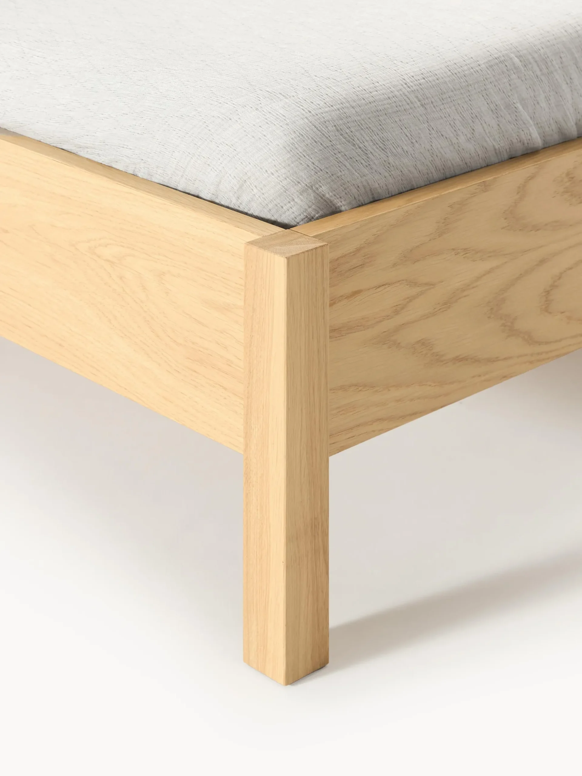 Letto in legno con testiera in vimini Jones